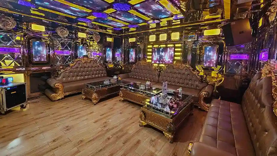 峴港 Benz KTV 封面圖片
