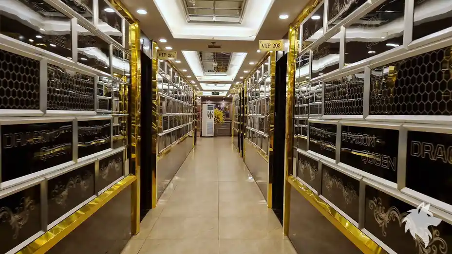 金色裝飾的走廊