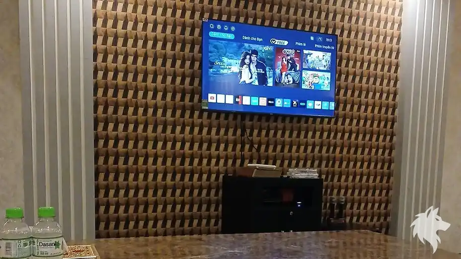 牆面安裝的大型螢幕