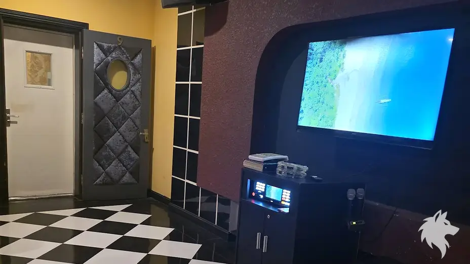 KTV 設備與包廂入口