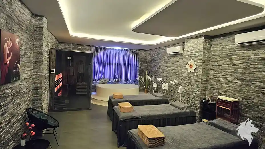 三人使用的大型 Spa 設施
