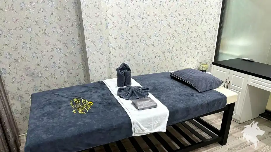 配有梳妝台的按摩空間